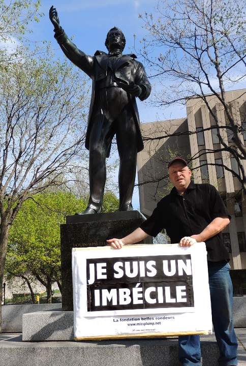 Louis-Joseph Papineau Devant la statue de Louis-Joseph Papineau