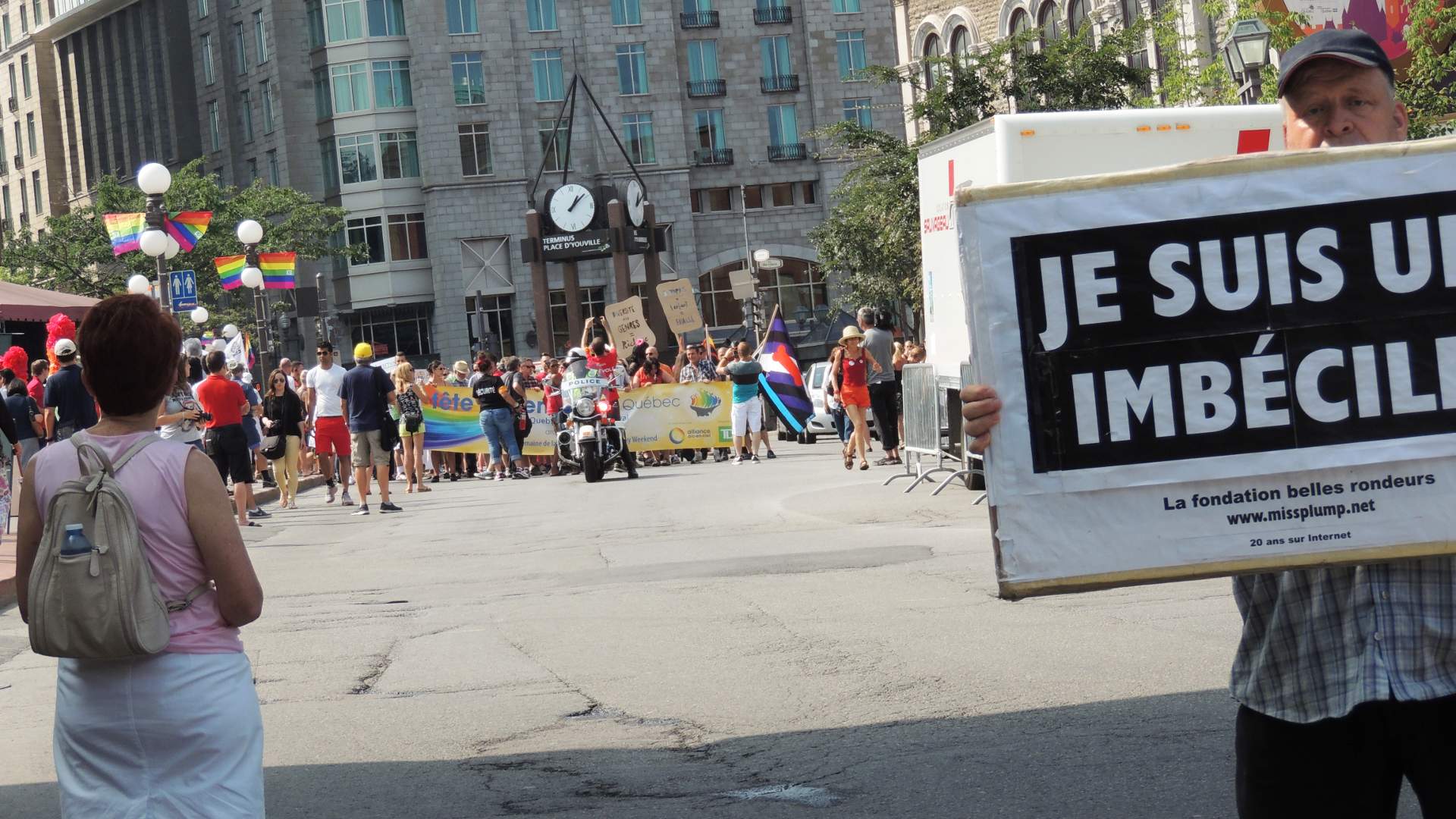 José Breton l'imbécile à la fête arc-en-ciel de Québec