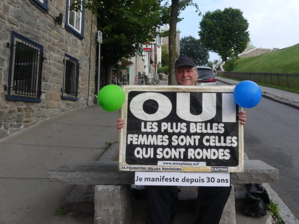 Oui les plus belles femmes sont celles qui sont rondes Le 30e anniversaire de l'affiche « Oui les plus belles femmes sont celles qui sont rondes »