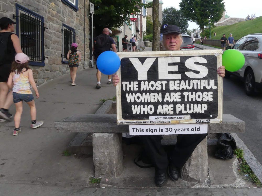 The 30th anniversary of this poster<br>
� Yes the most beautiful women are those who are plump �