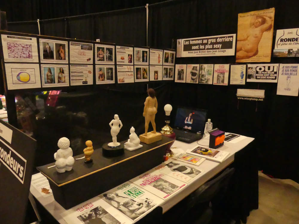 Vu de dos de mes artefacts statuettes